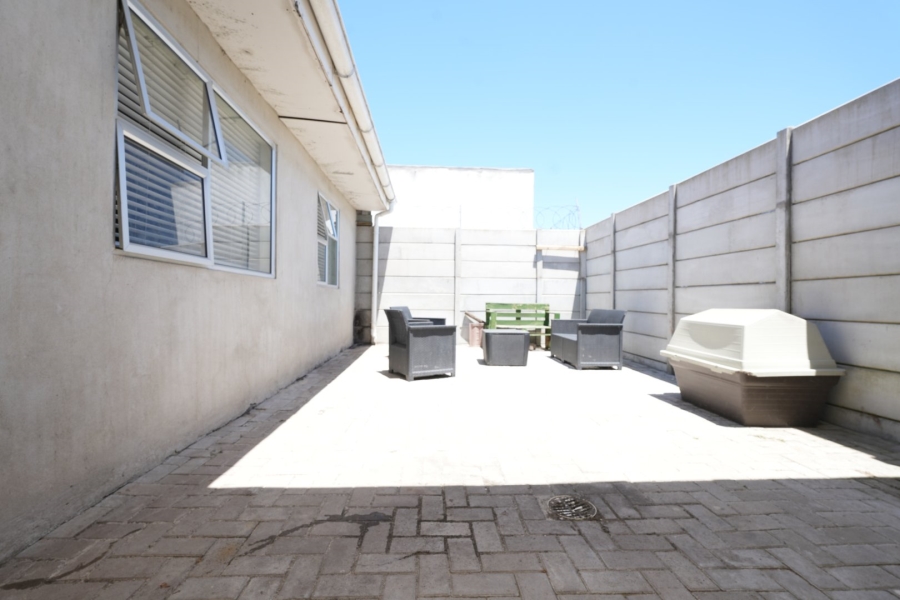 2 Bedroom Property for Sale in Pelican Park Western Cape